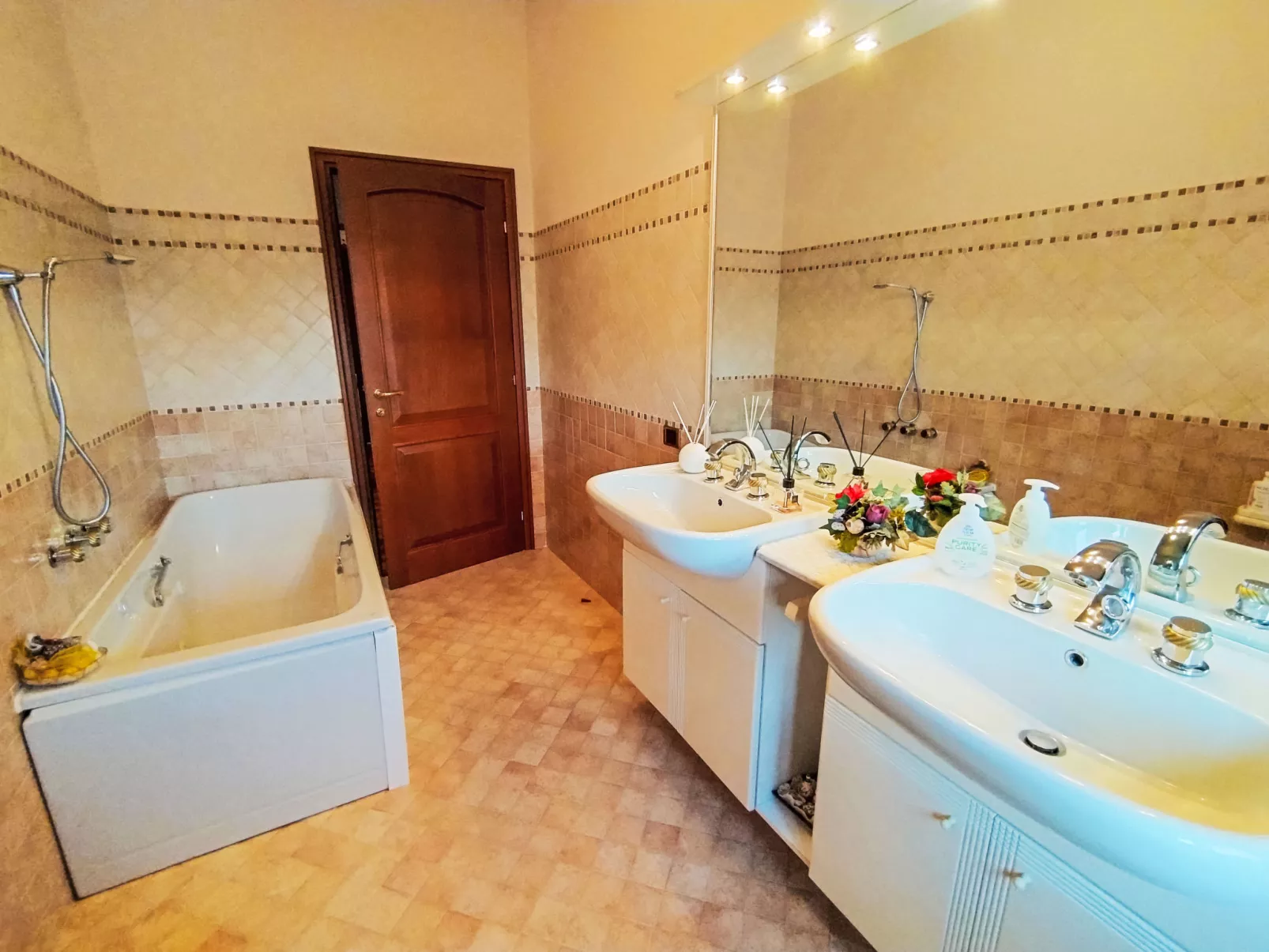 Green Heaven-Drinnen