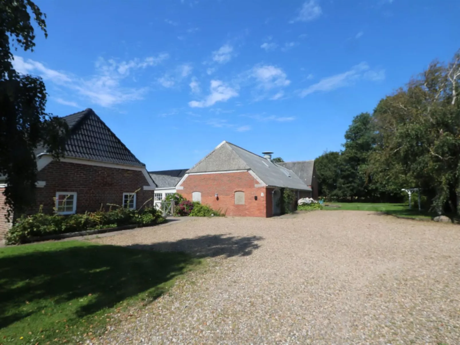 "Brigitte" - 1.3km to the fjord-Outside