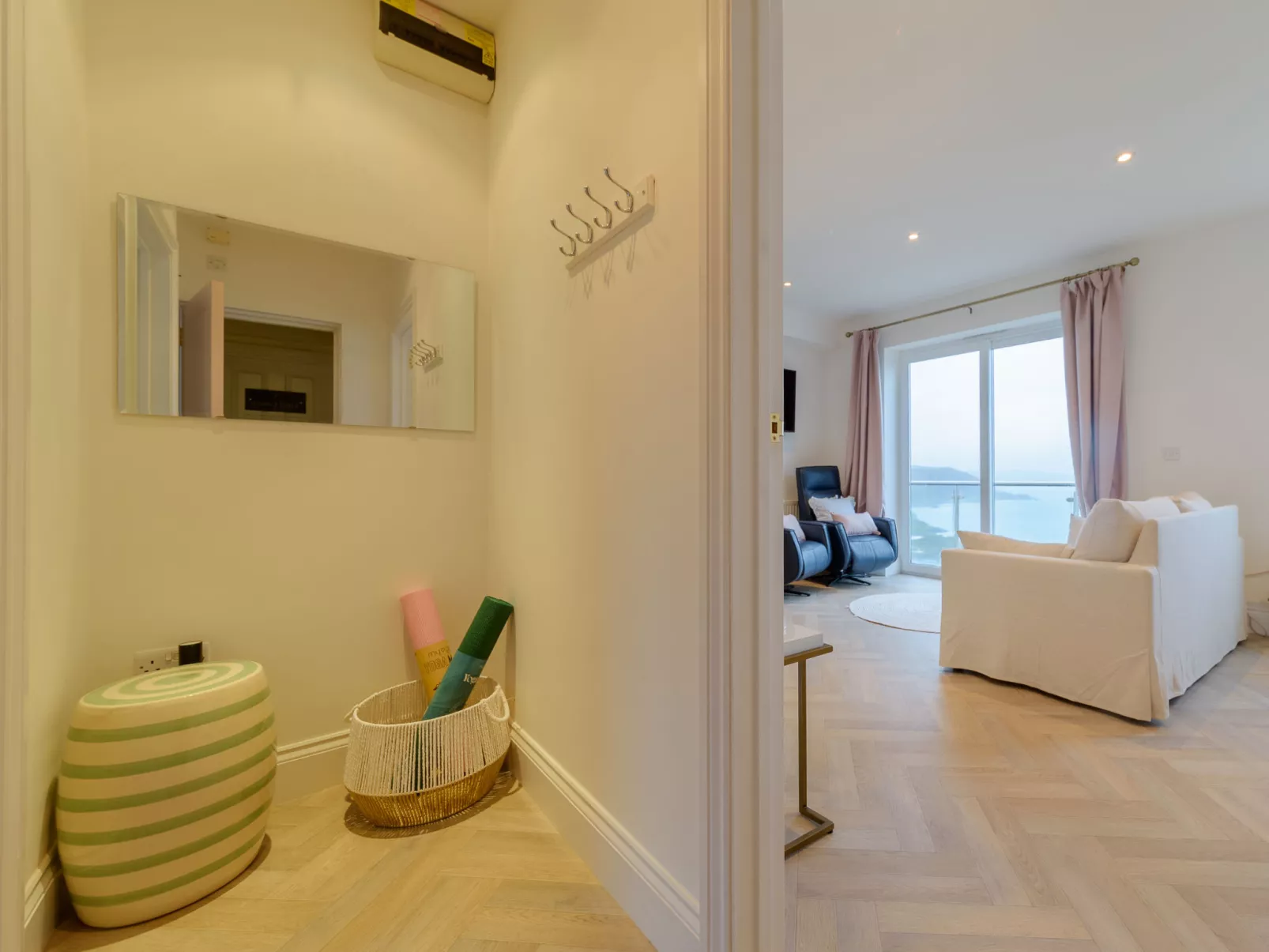 4 Ocean Heights-Dedans