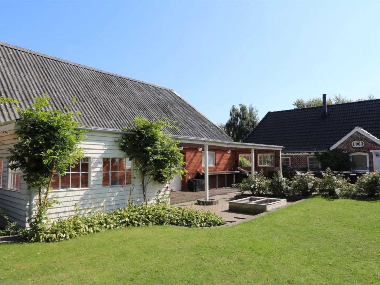 "Brigitte" - 1.3km to the fjord-Outside