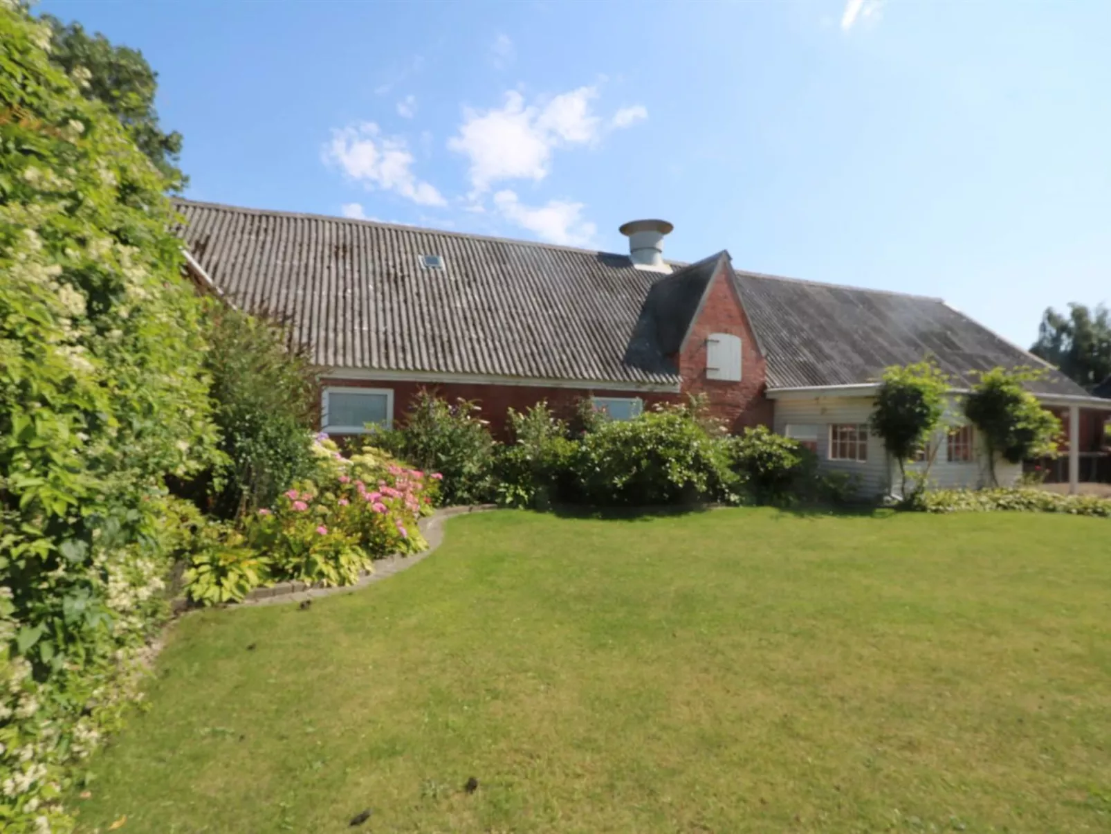 "Brigitte" - 1.3km to the fjord-Outside