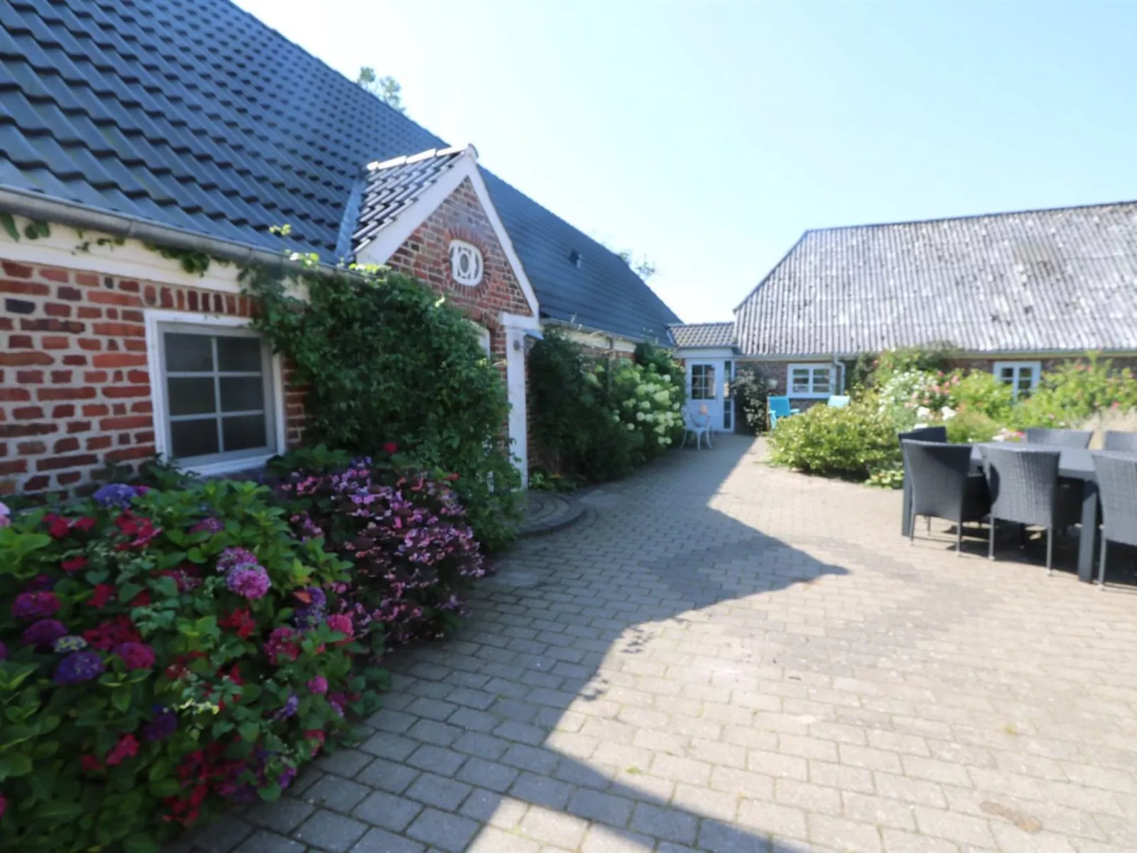 "Brigitte" - 1.3km to the fjord-Outside