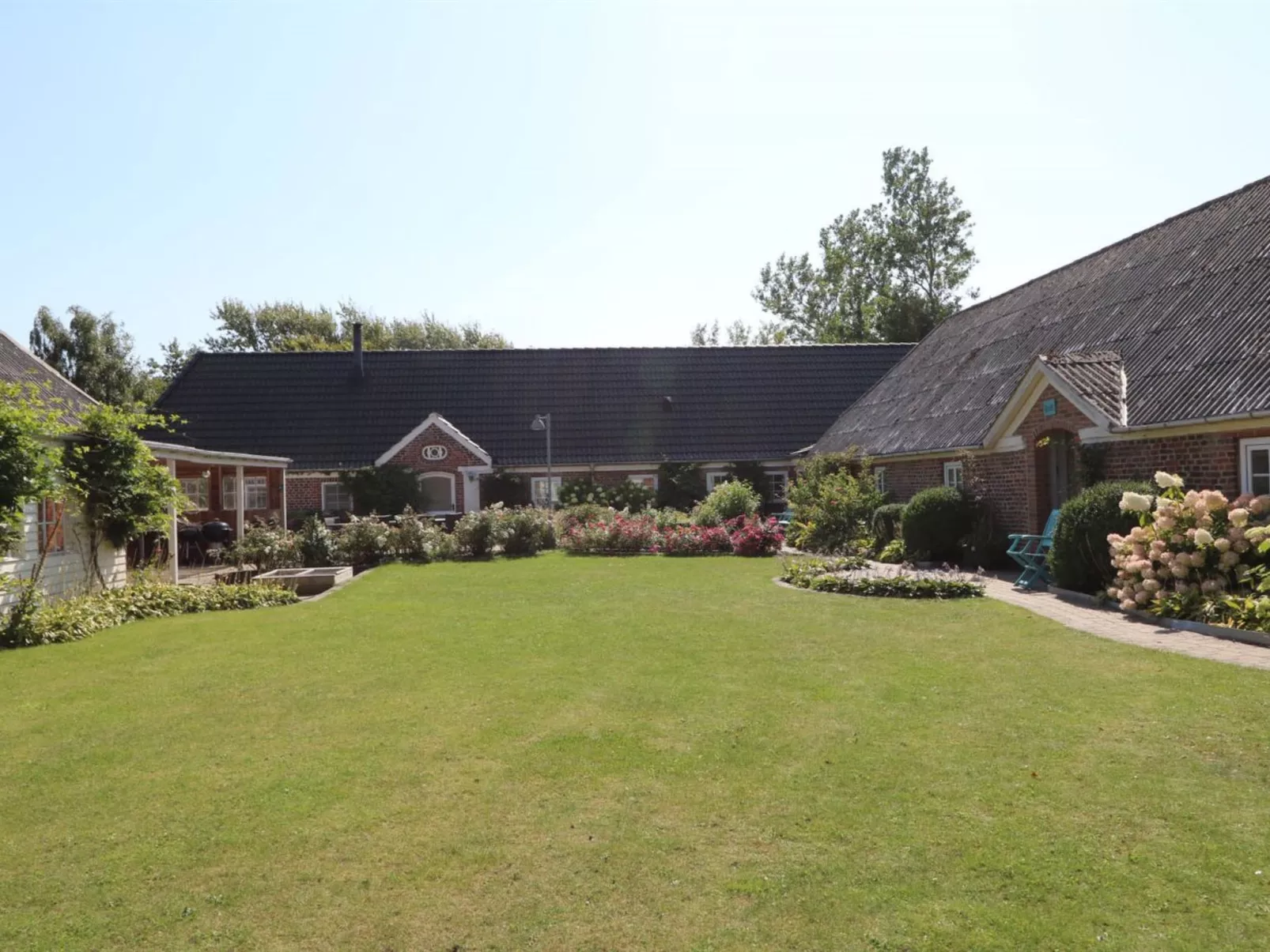 "Brigitte" - 1.3km to the fjord-Outside