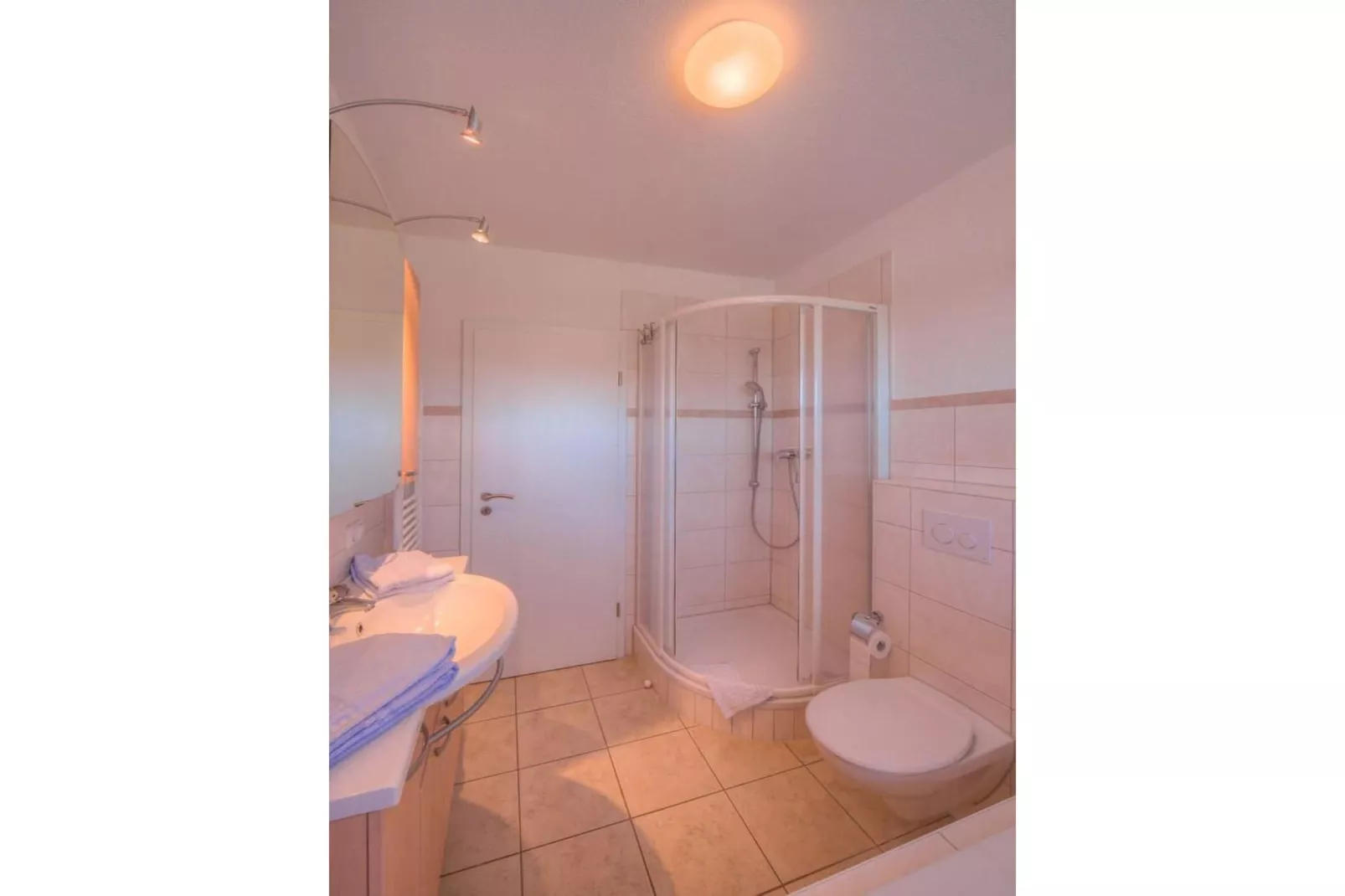 Mitteldeck 463-Badezimmer