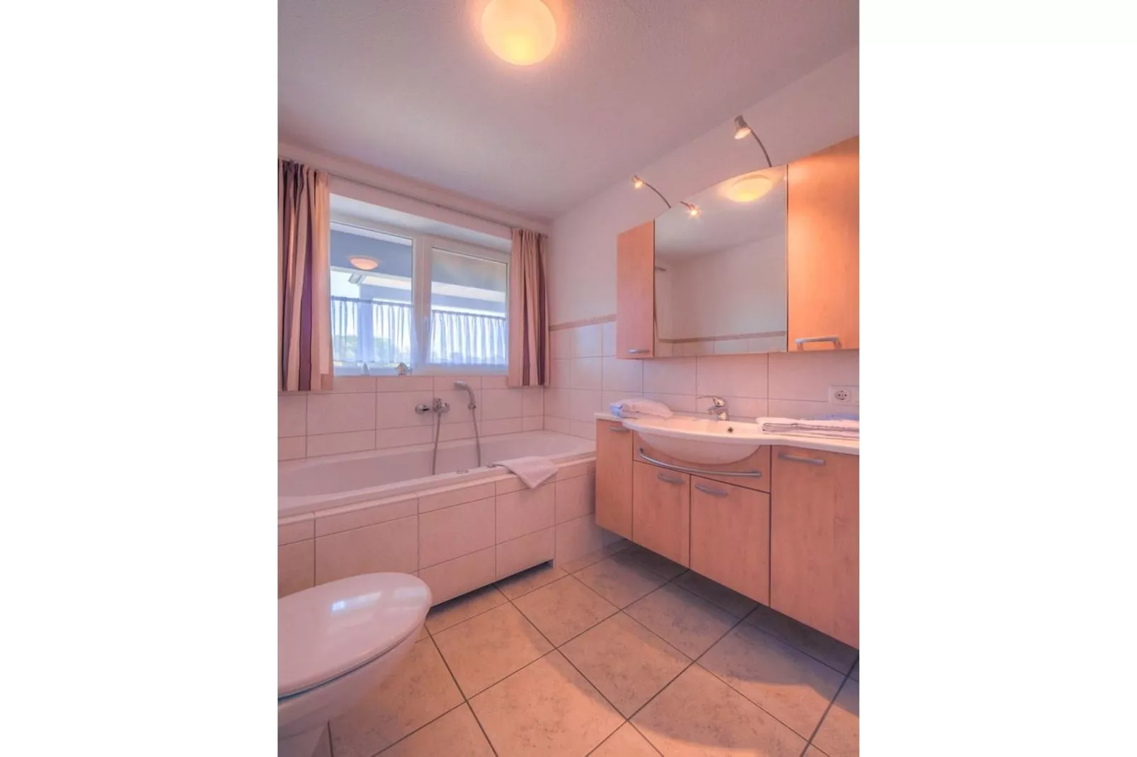 Mitteldeck 463-Badezimmer