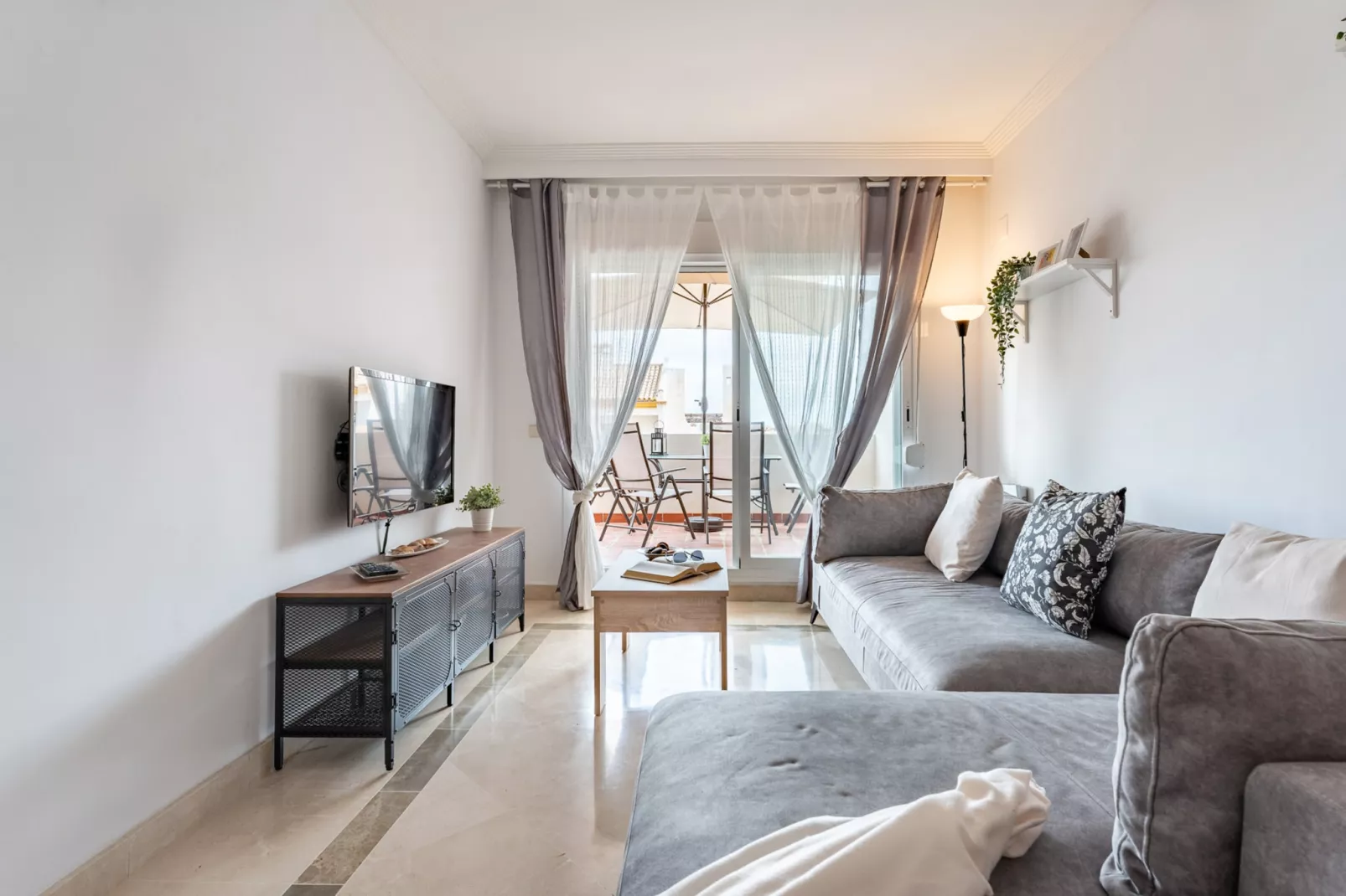 CT 248 - Faro's Calanova Golf - Green & Beach