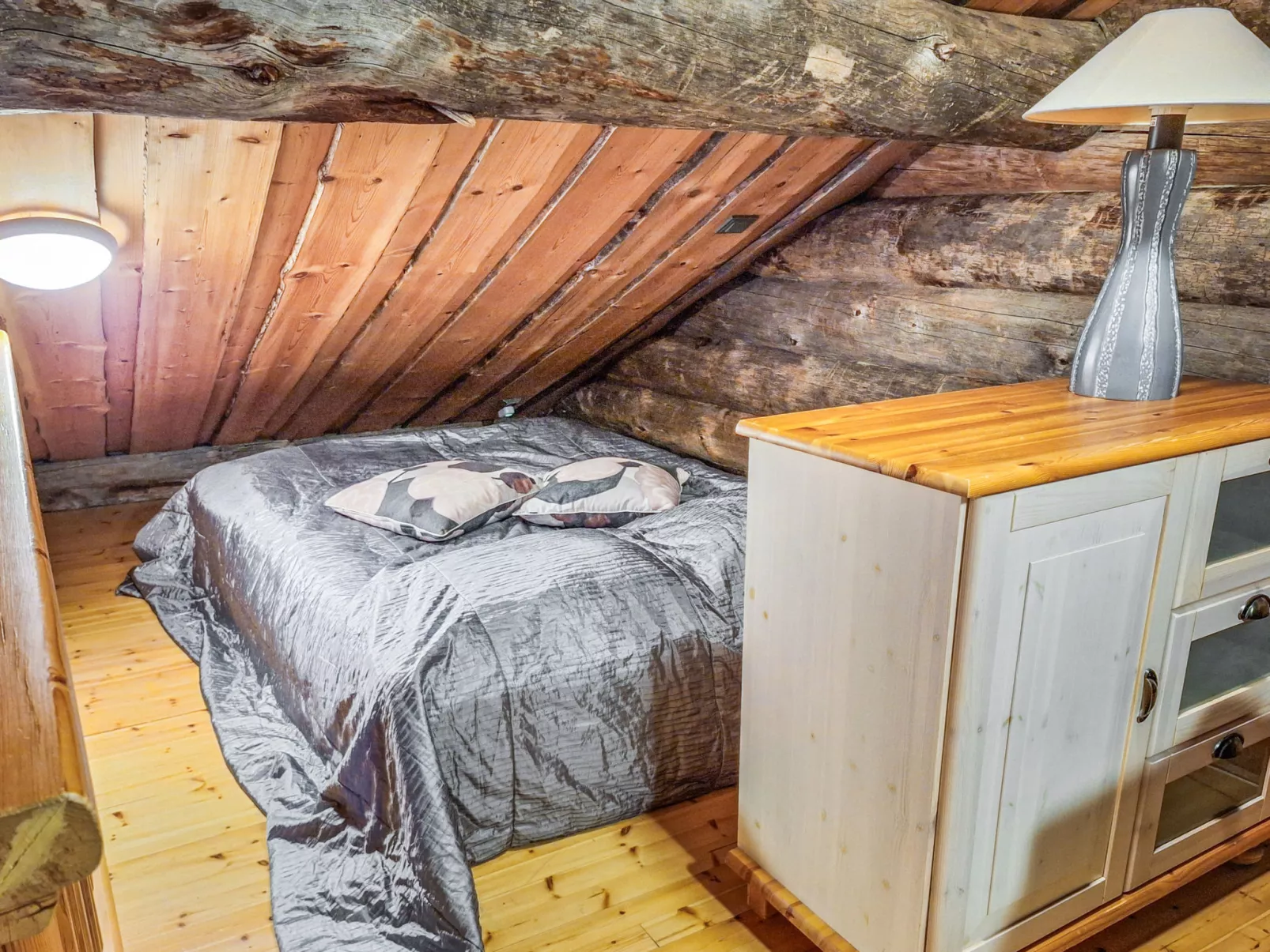 Kulta-vuosseli a-Drinnen