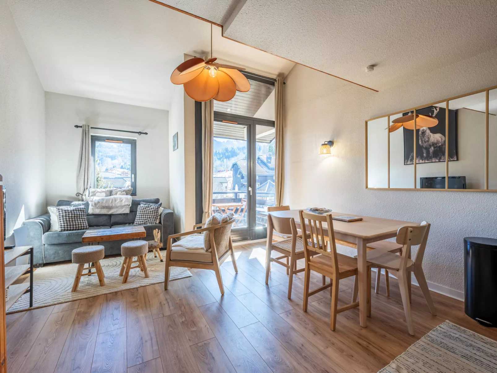 Grand Horizon 1-Inside