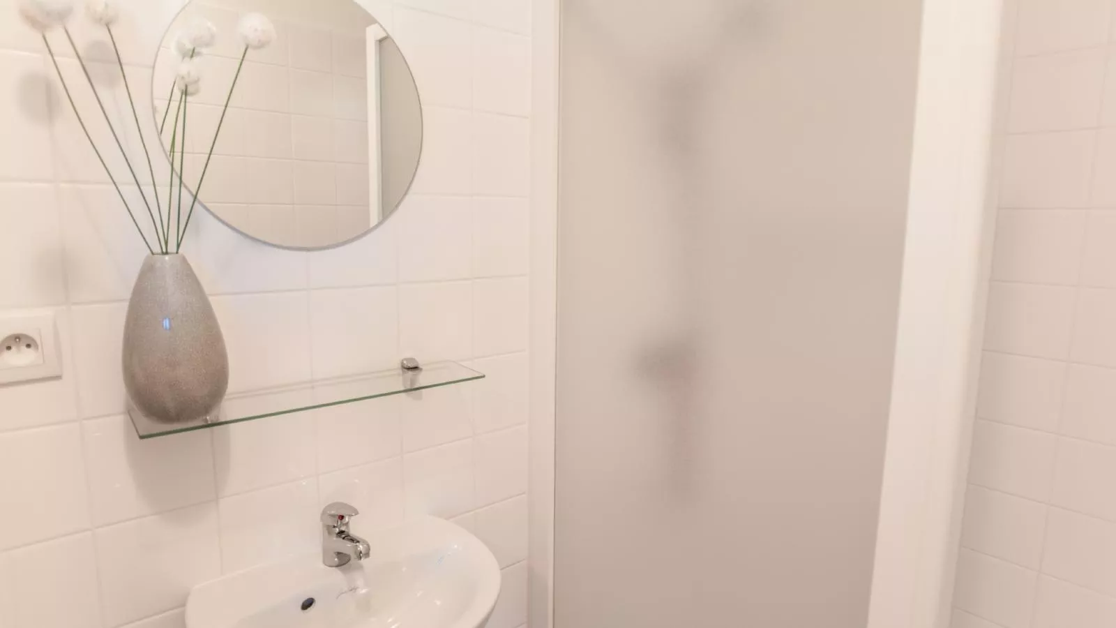 Lac Bleu 26-Bathroom