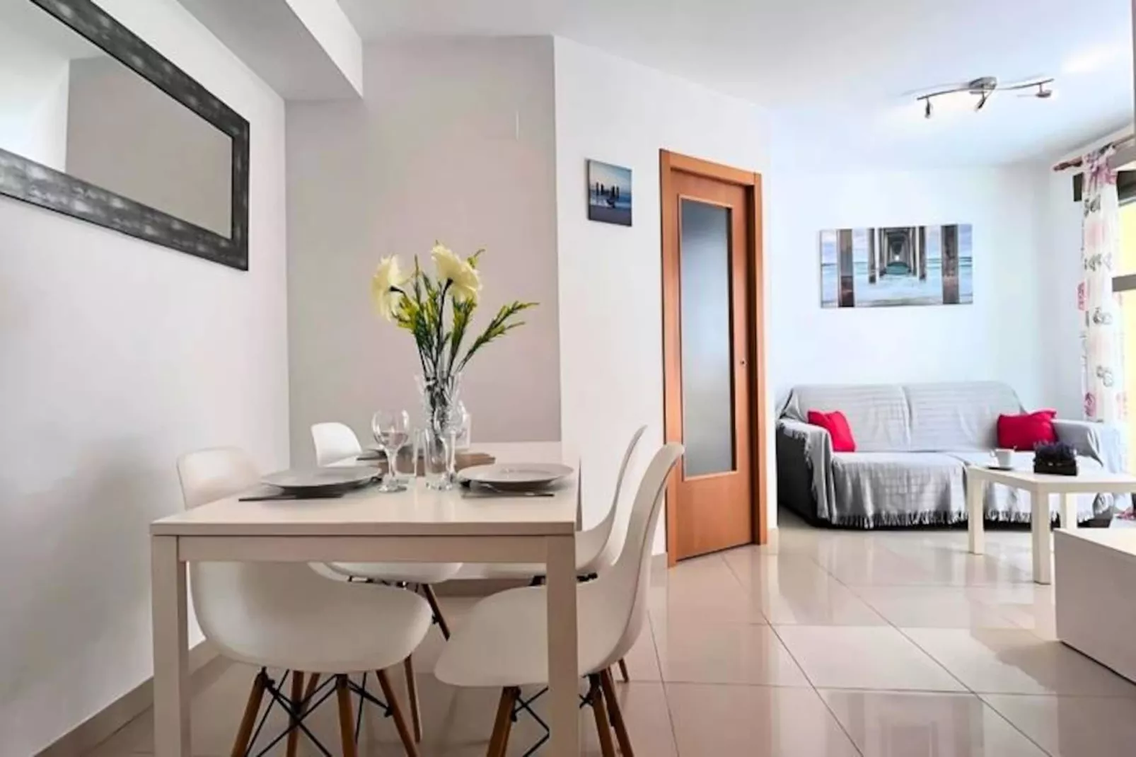 Appartement Lumineux &agrave; 50m De La Plage Avec Piscine Et Parking