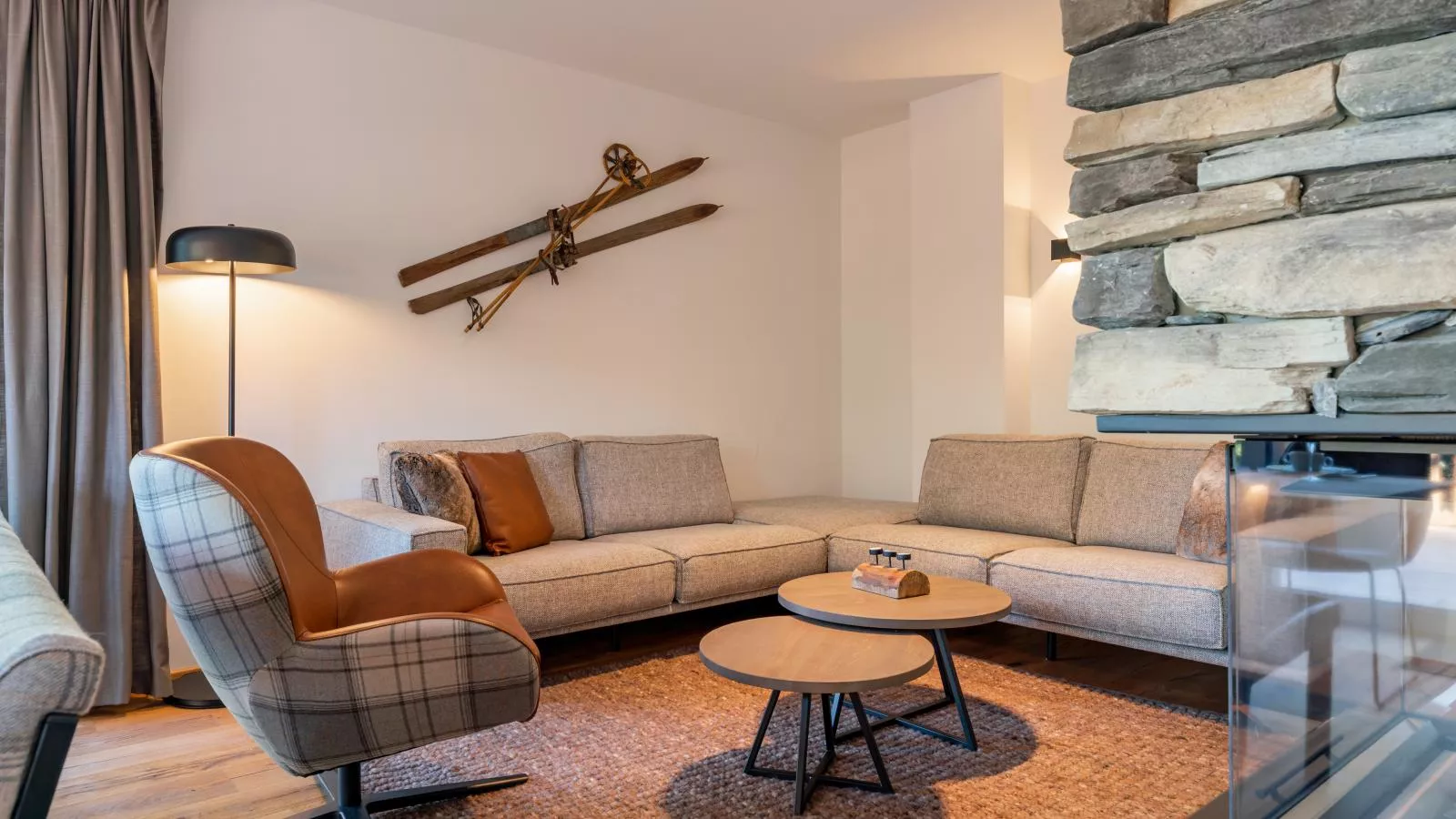 Wanderlust Mountain Chalet-Living room