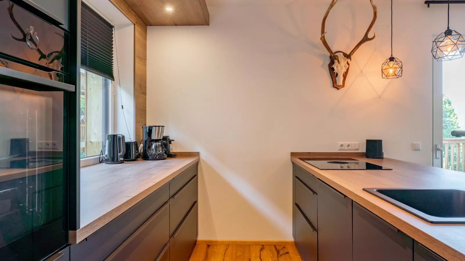 Wanderlust Mountain Chalet-Kitchen
