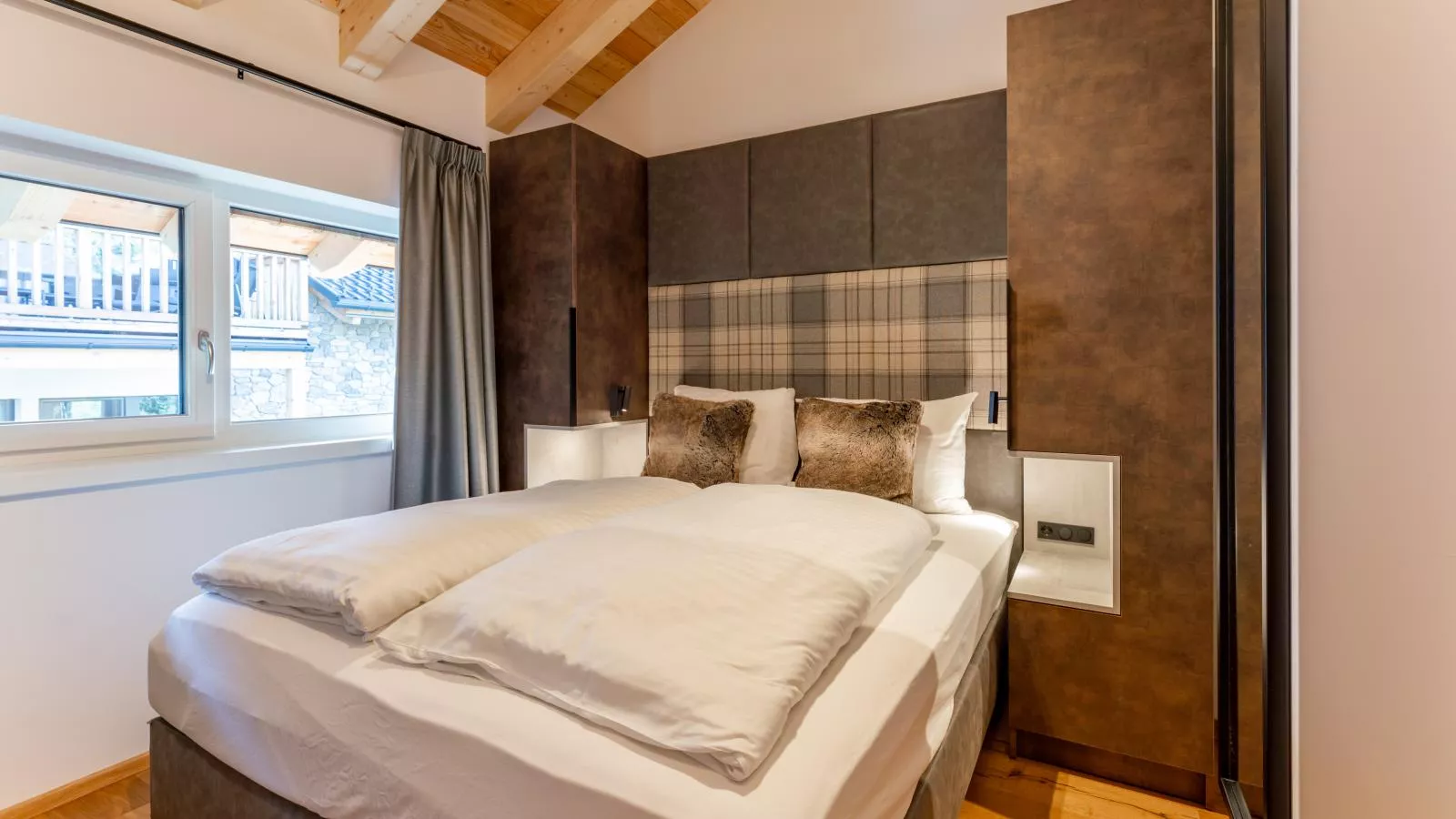 Wanderlust Mountain Chalet-Bedroom