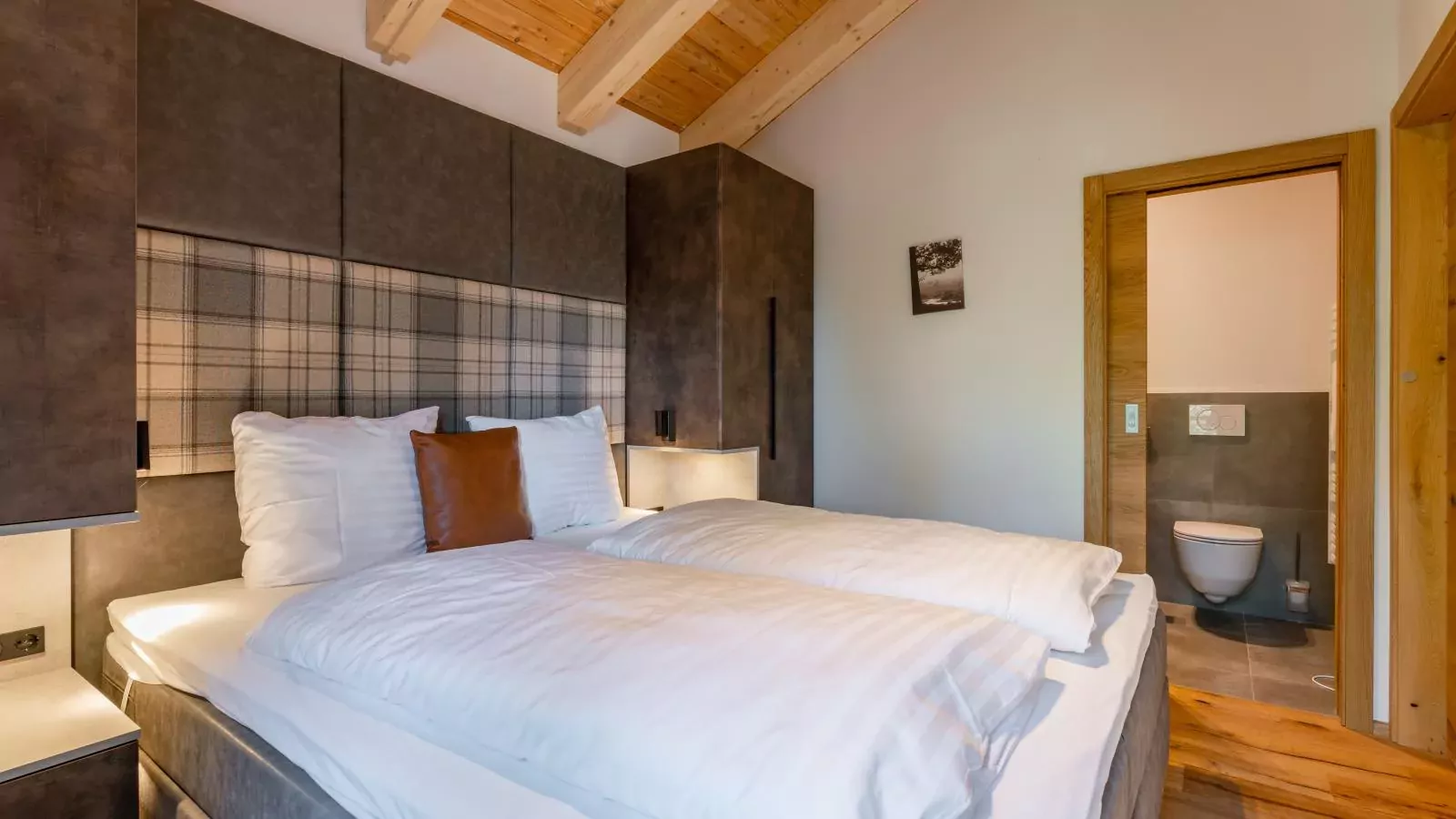 Wanderlust Mountain Chalet-Bedroom
