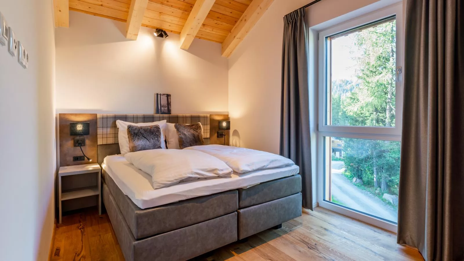 Wanderlust Mountain Chalet-Bedroom