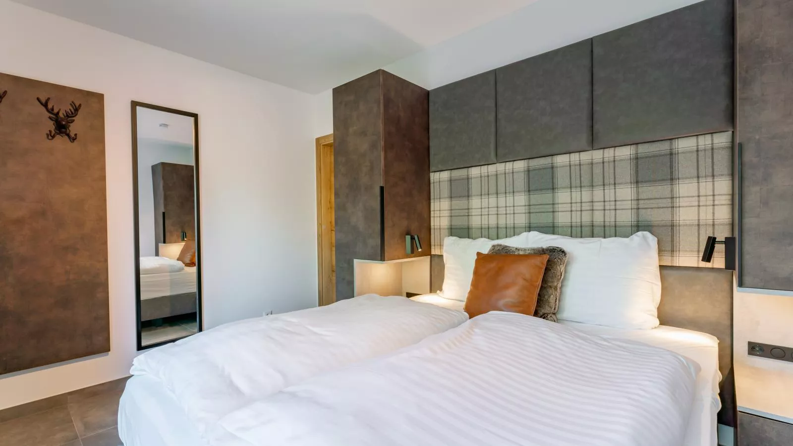 Wanderlust Mountain Chalet-Bedroom