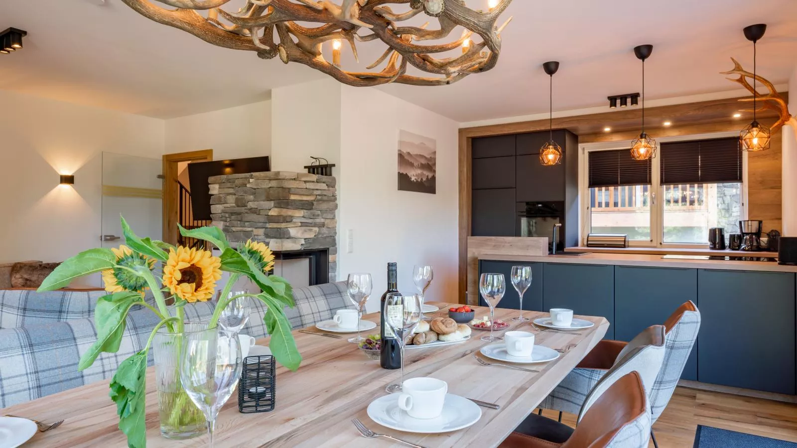 Wanderlust Mountain Chalet-Kitchen