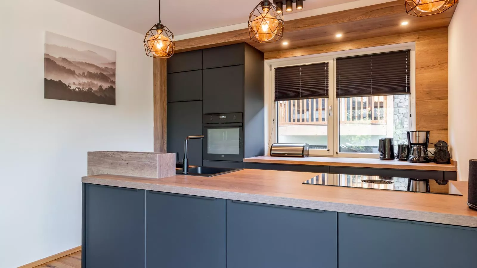 Wanderlust Mountain Chalet-Kitchen