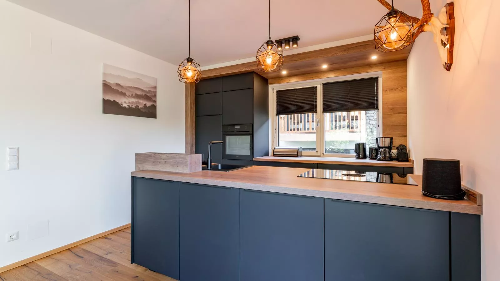 Wanderlust Mountain Chalet-Kitchen