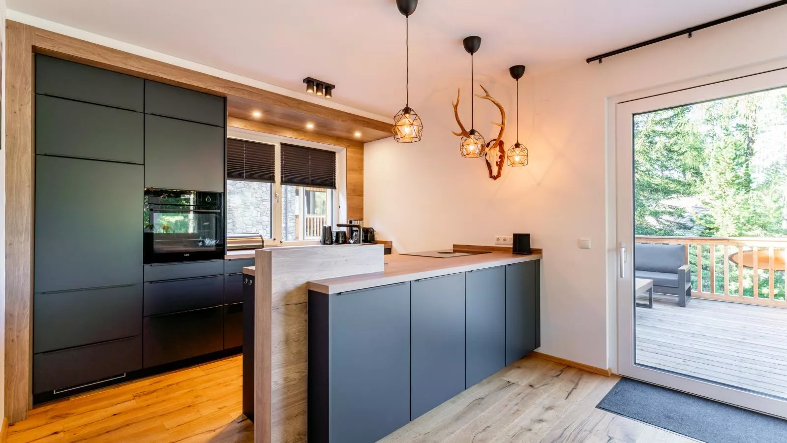 Wanderlust Mountain Chalet-Kitchen