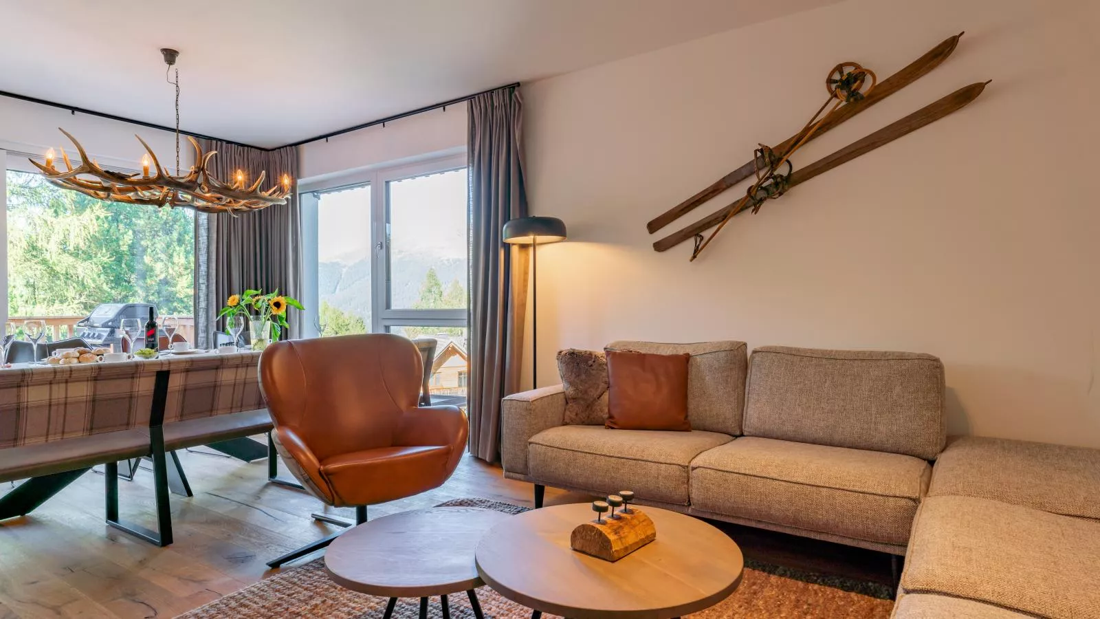 Wanderlust Mountain Chalet-Living room
