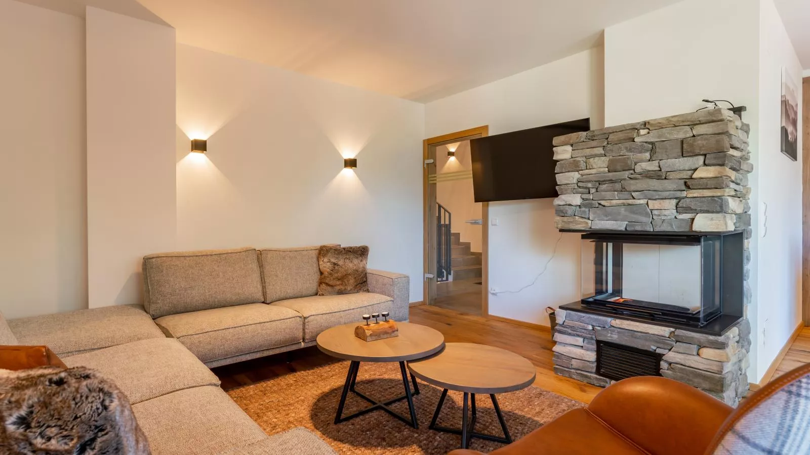 Wanderlust Mountain Chalet-Living room