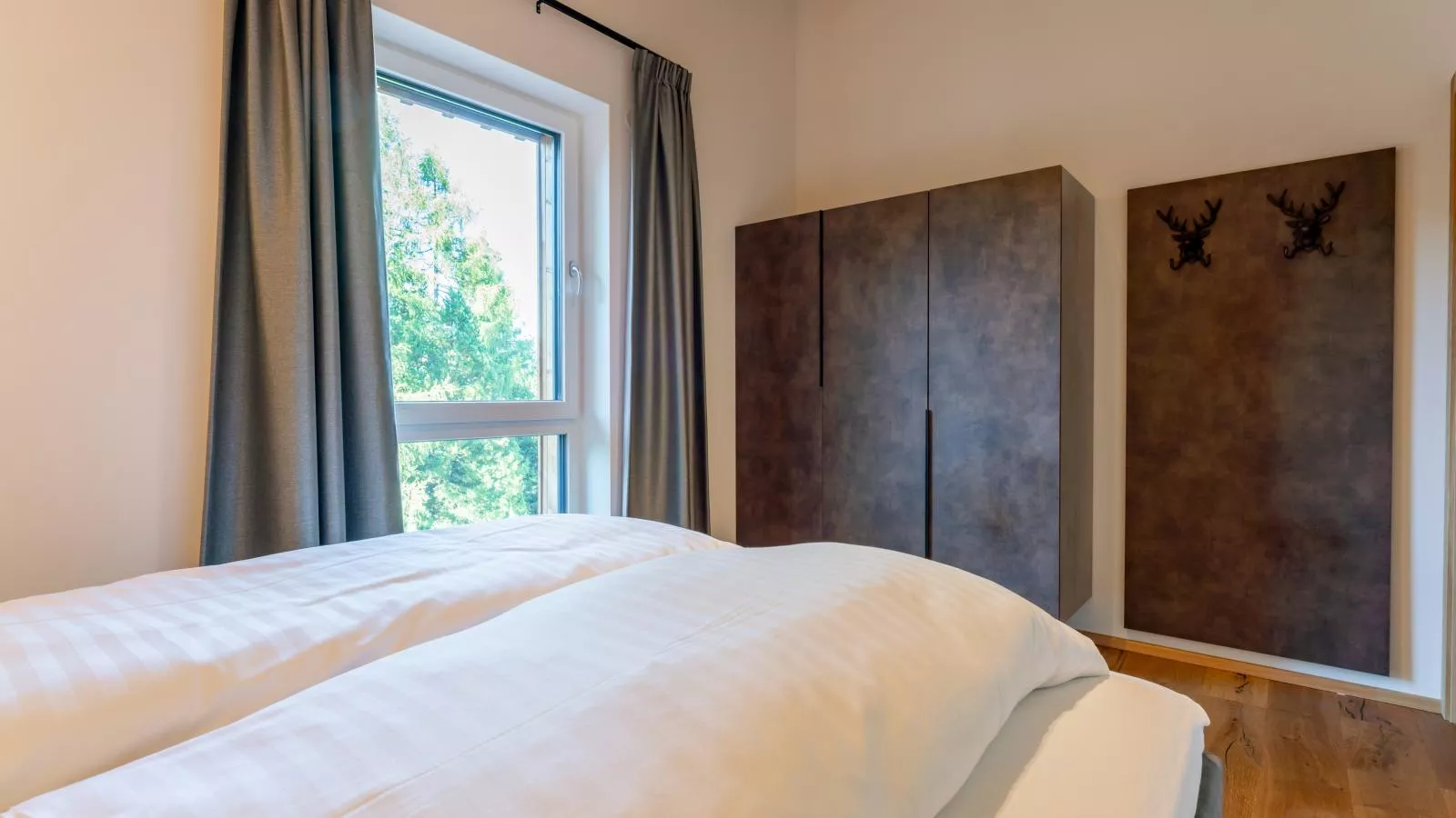 Wanderlust Mountain Chalet-Bedroom
