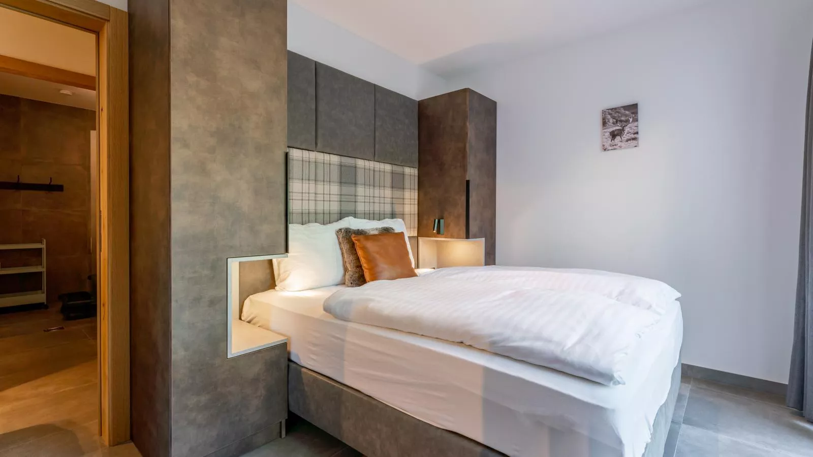 Wanderlust Mountain Chalet-Bedroom