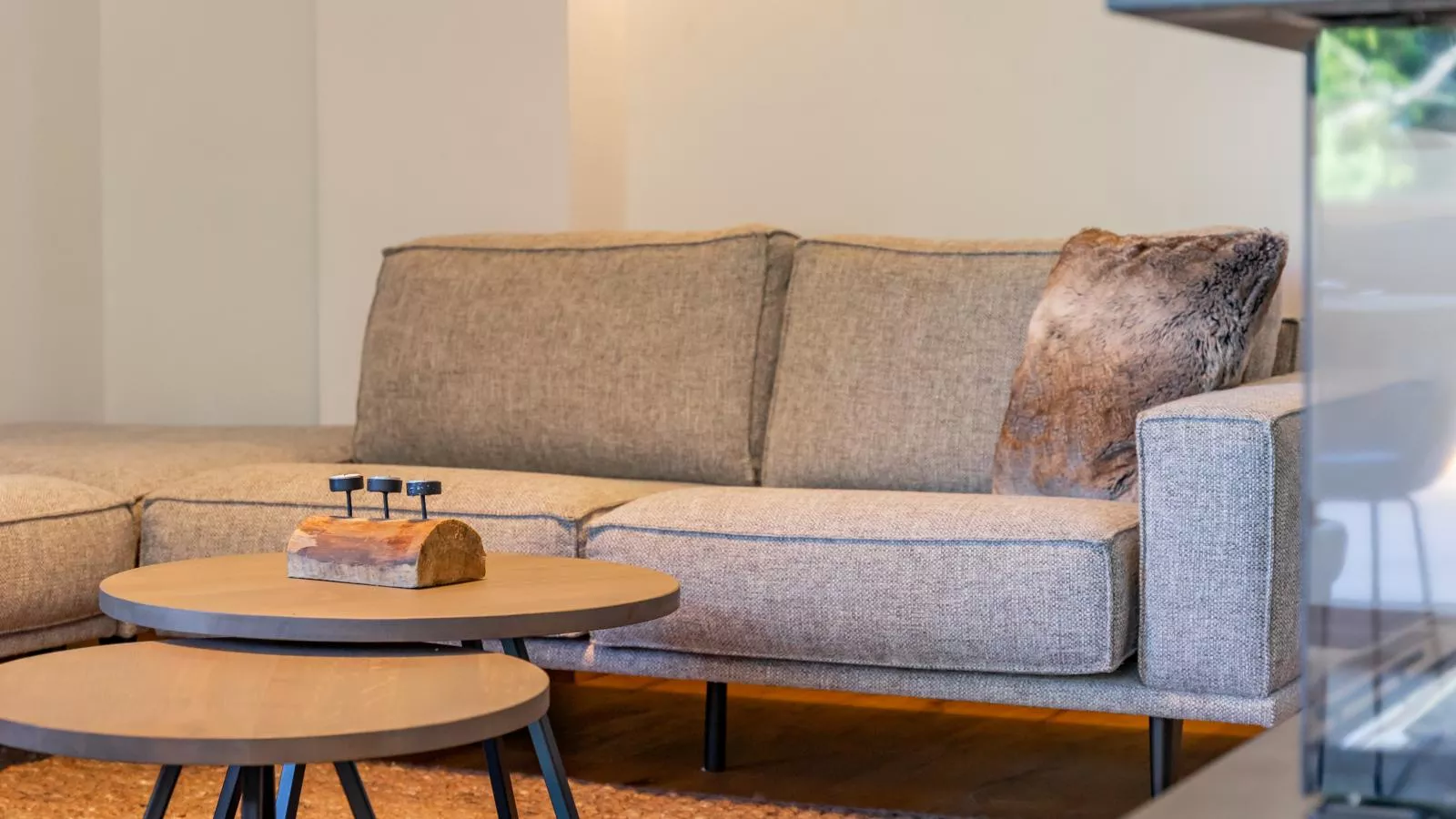Wanderlust Mountain Chalet-Living room