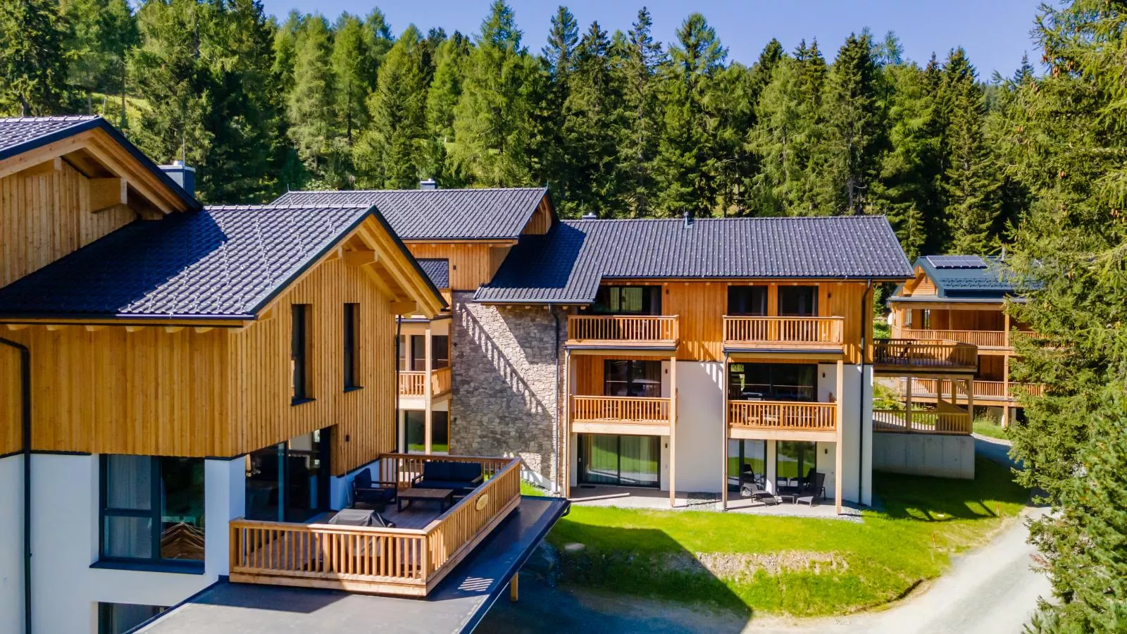 Wanderlust Mountain Chalet-Exterior summer