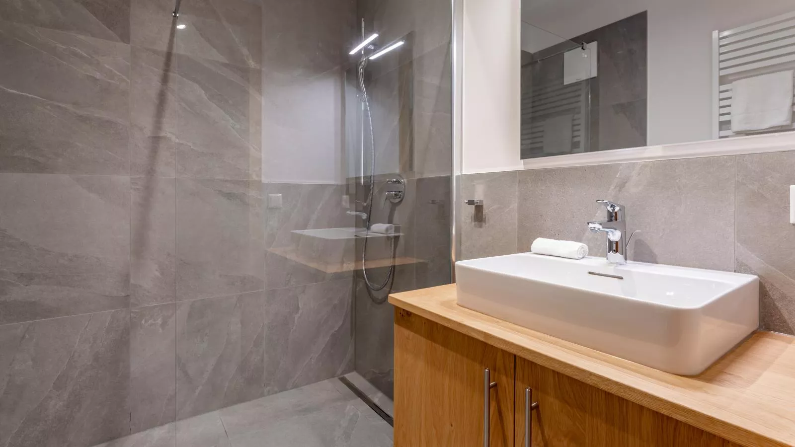 Silas Mountain Chalet-Bathroom