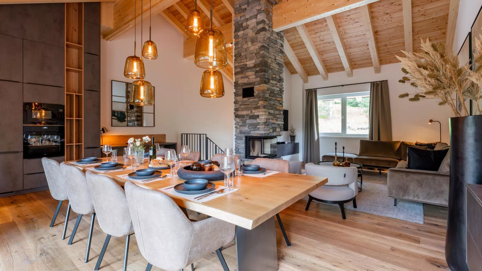 Silas Mountain Chalet-Living room