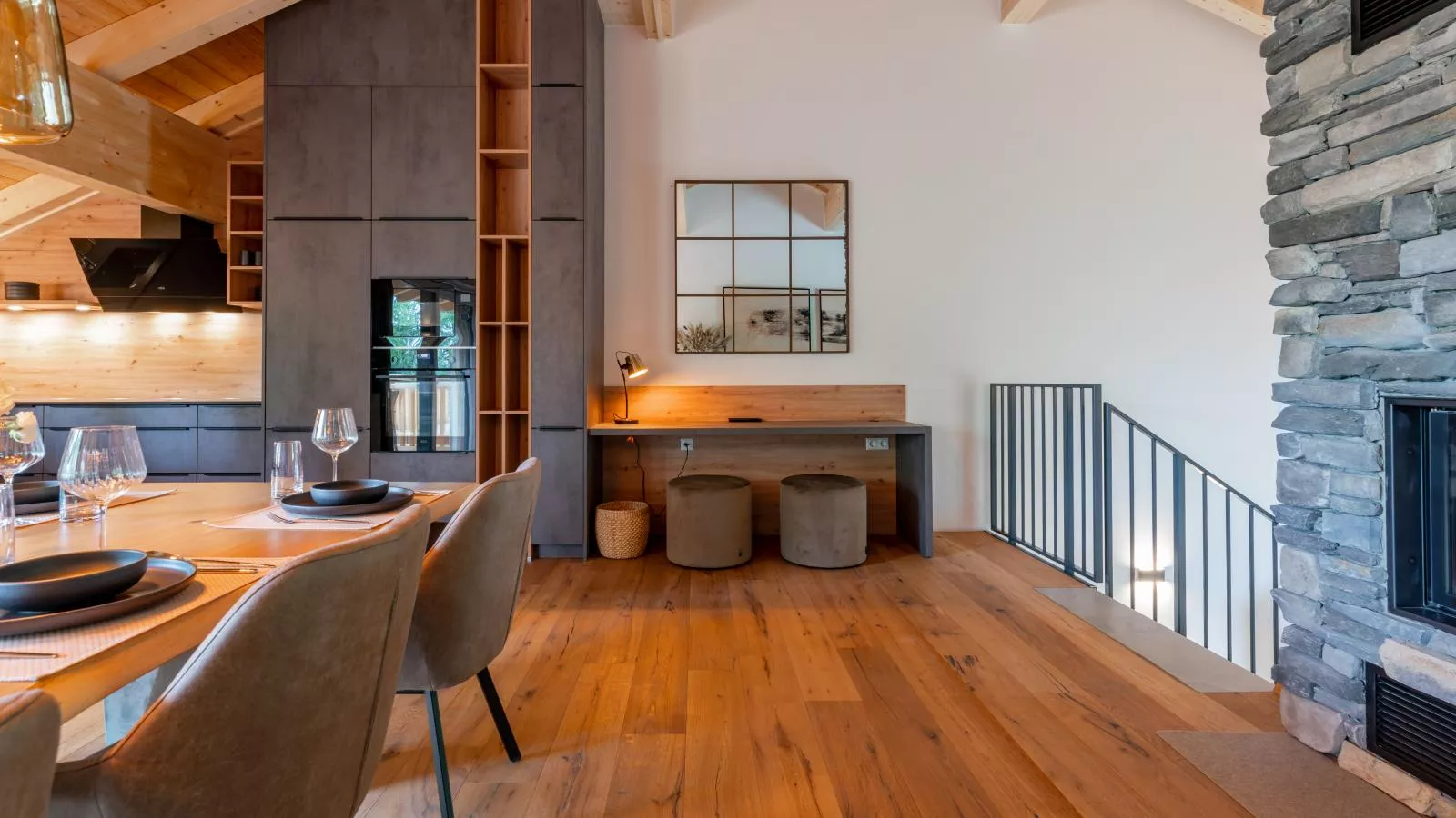 Silas Mountain Chalet-Living room