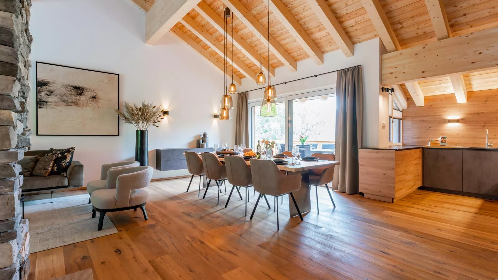 Silas Mountain Chalet-Living room