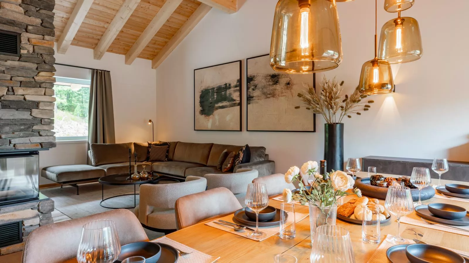 Silas Mountain Chalet-Living room