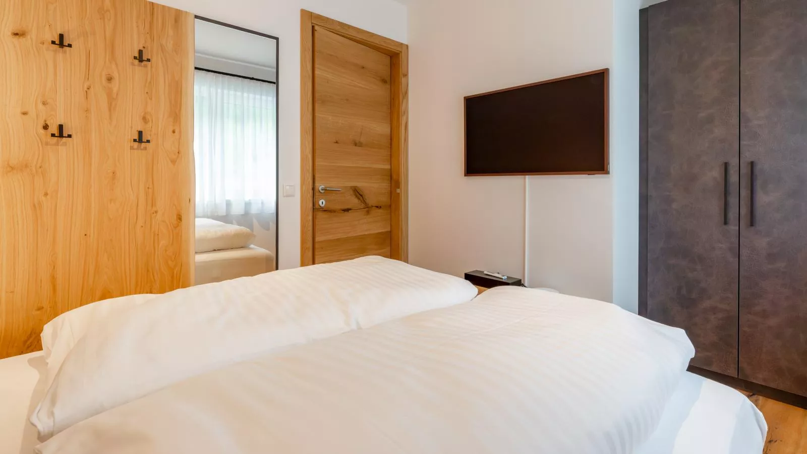Silas Mountain Chalet-Bedroom