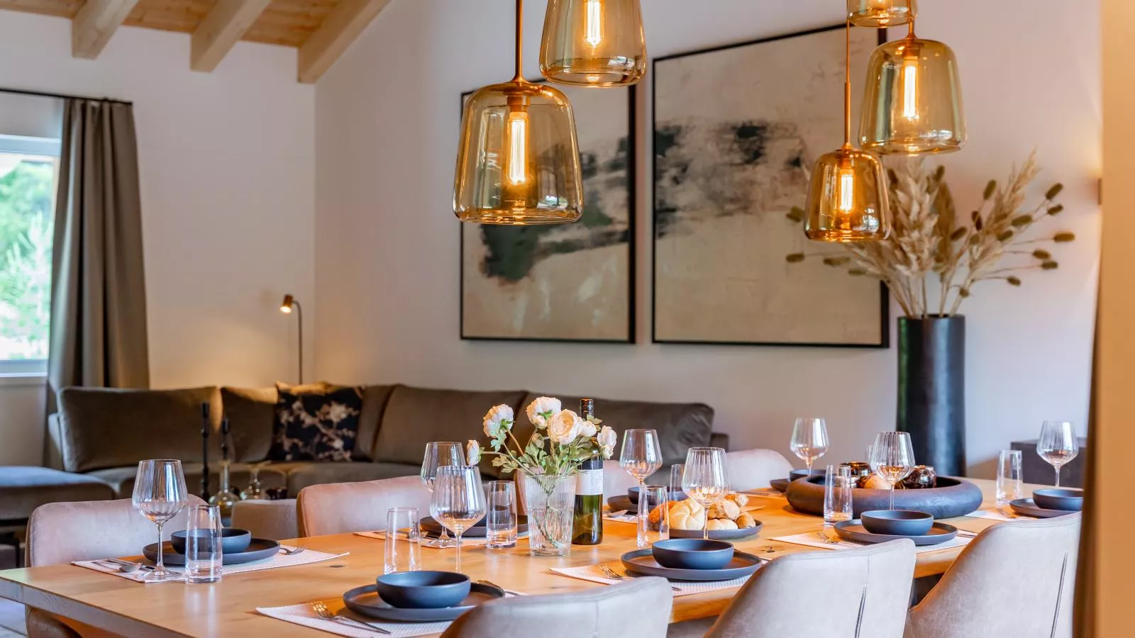 Silas Mountain Chalet-Dining room