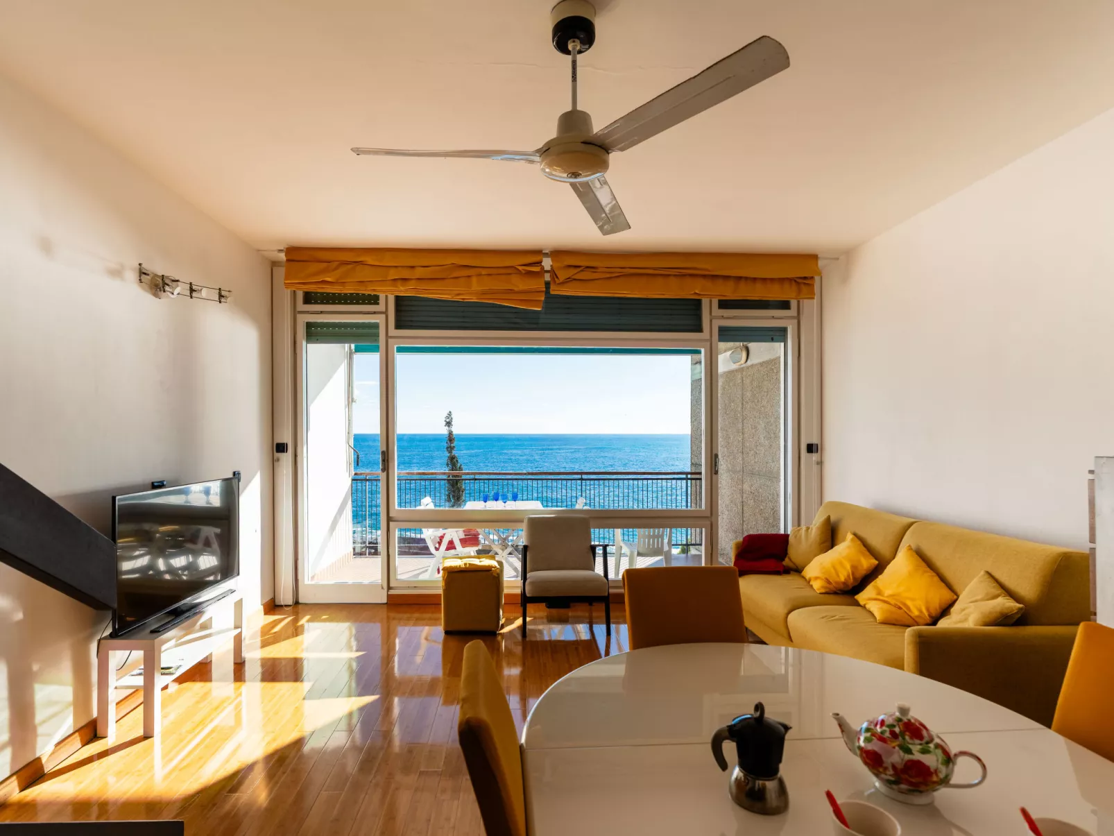 Capo Pino tra le Onde-Drinnen