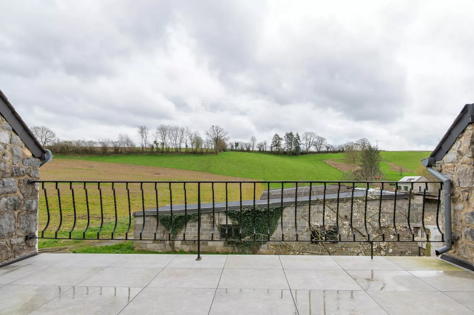 Maison Bleue-Terrasse/Balkon