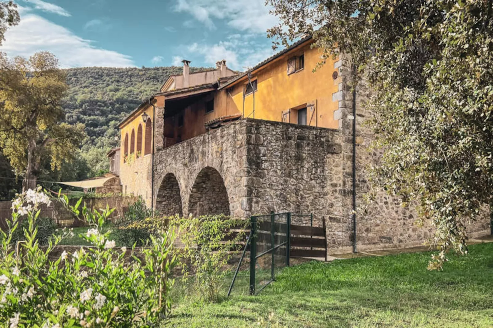 Appartements à Montagut i Oix-Non tagué