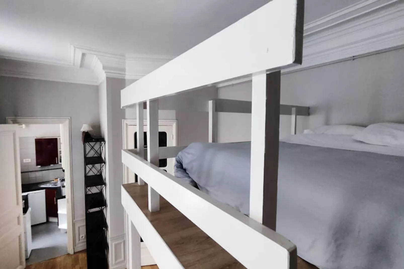 Studio à Paris-Untagged