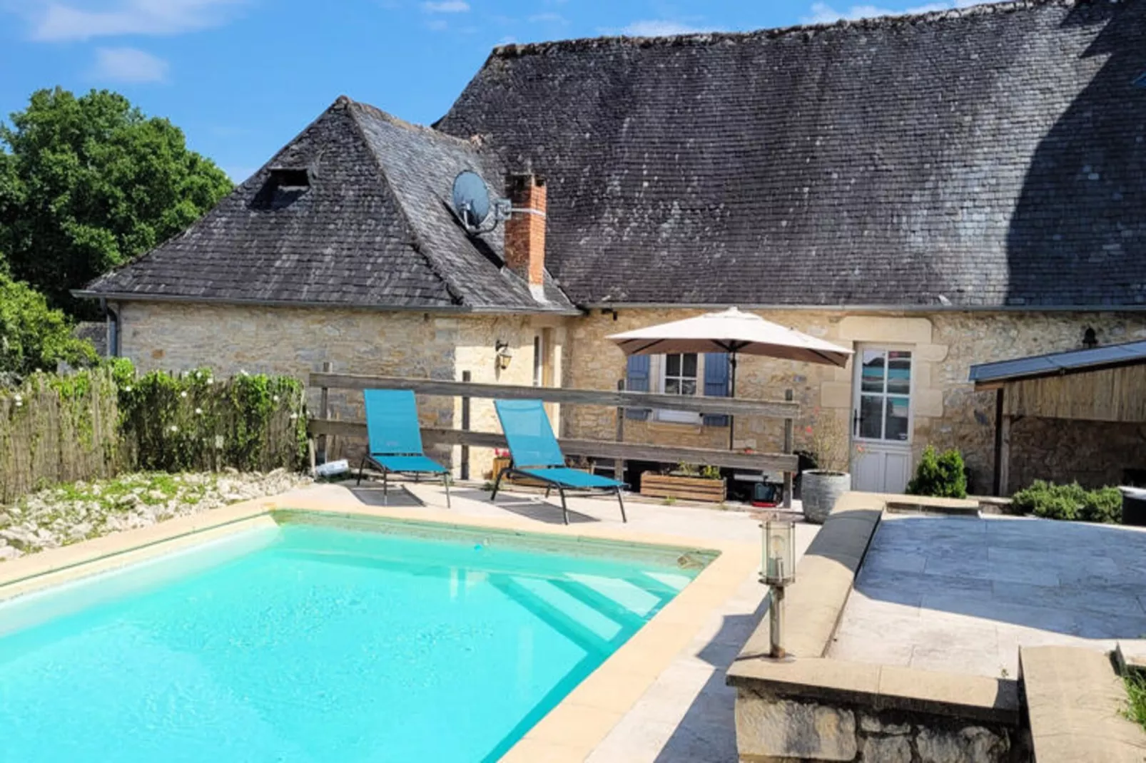 Maison à Coly-Non tagué