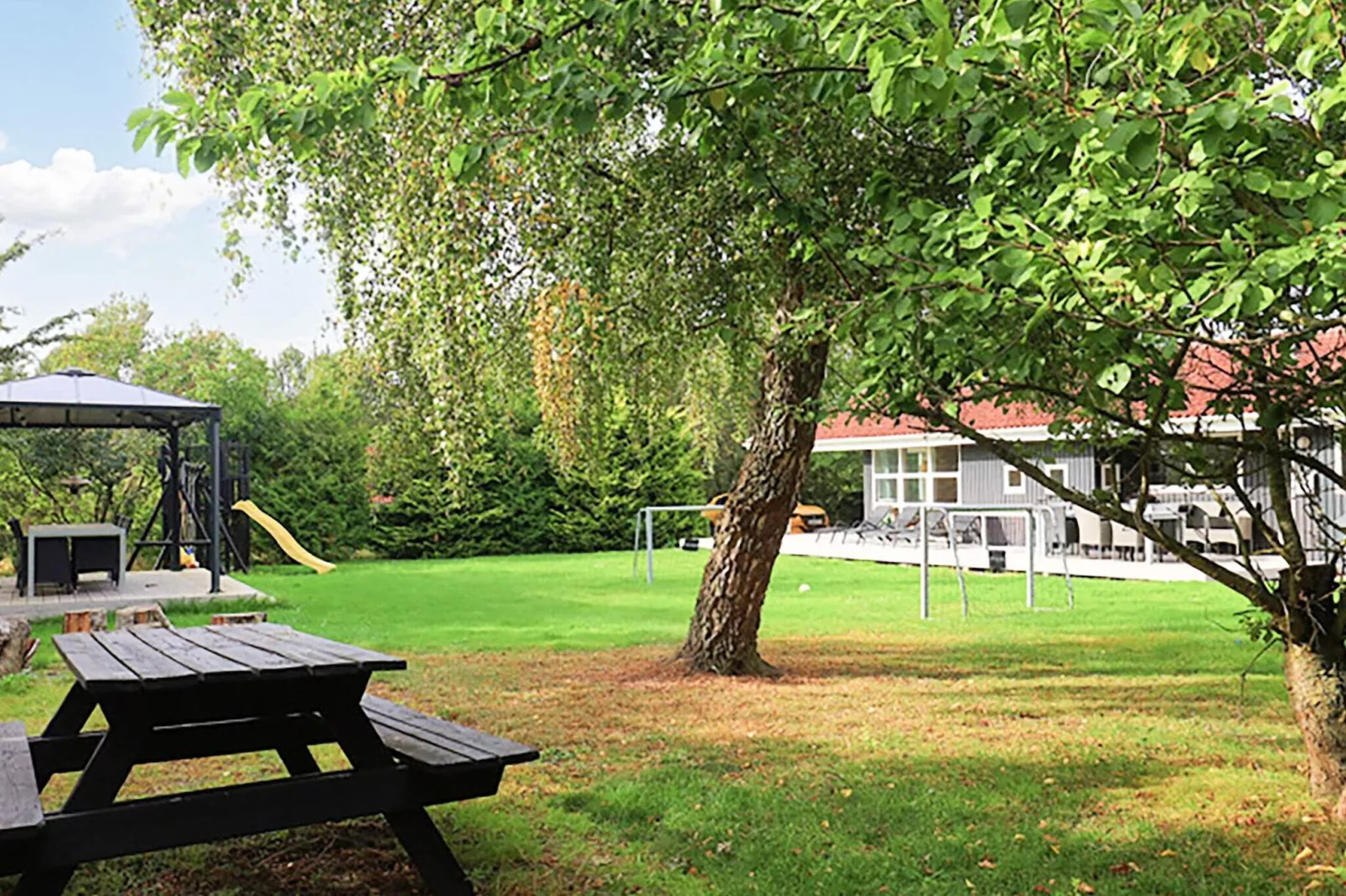 10 person holiday home in Humble-View