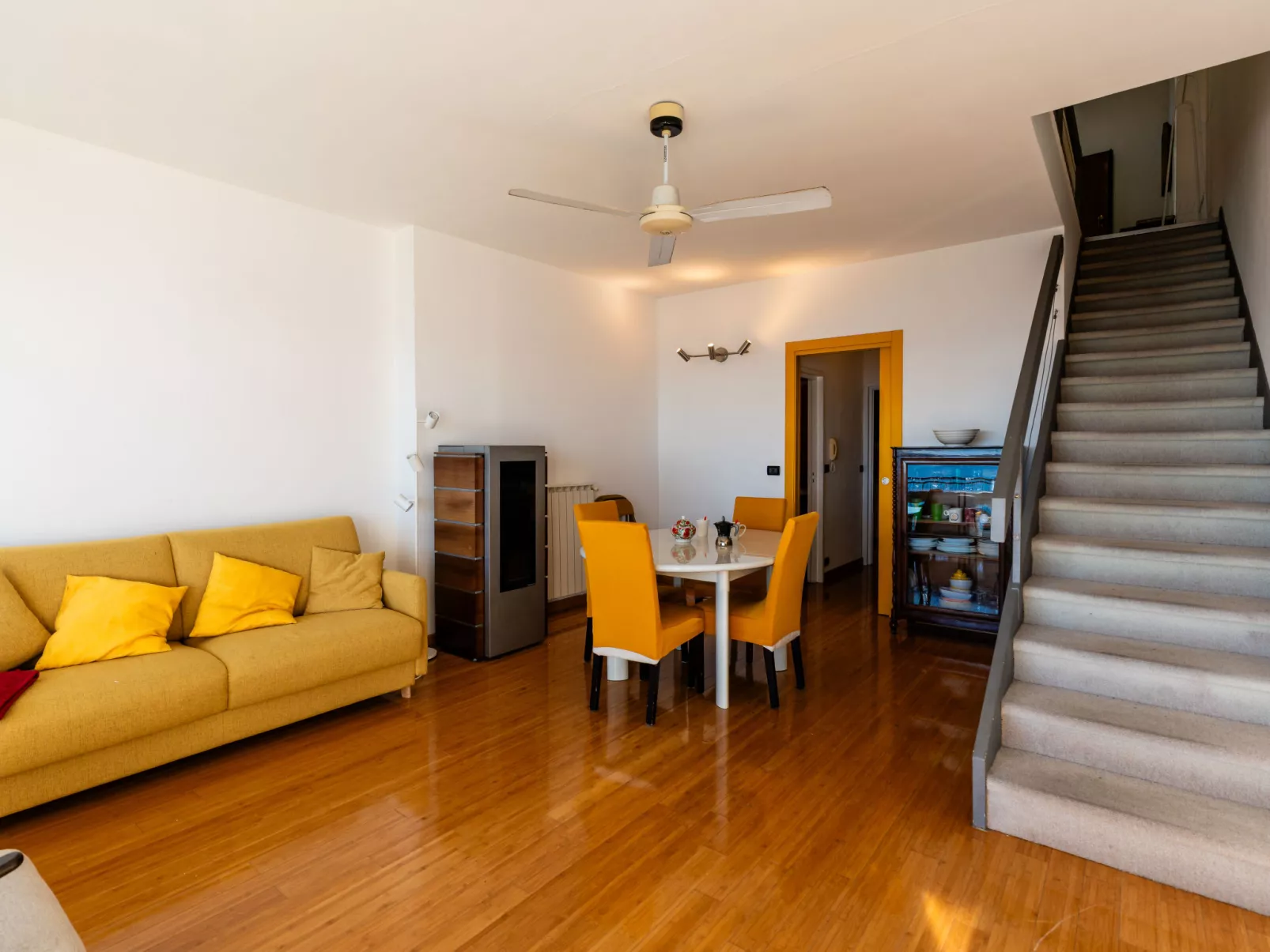 Capo Pino tra le Onde-Drinnen