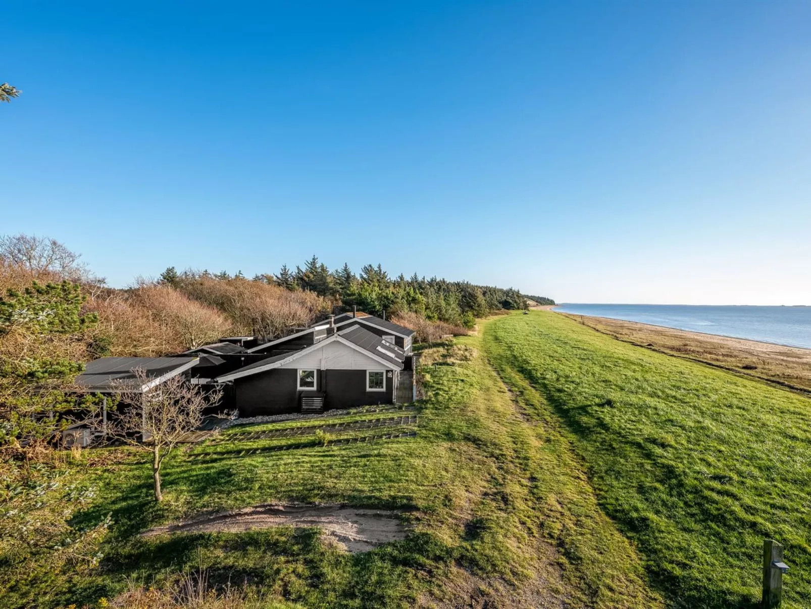 "Iwa" - 15m from the sea-Outside