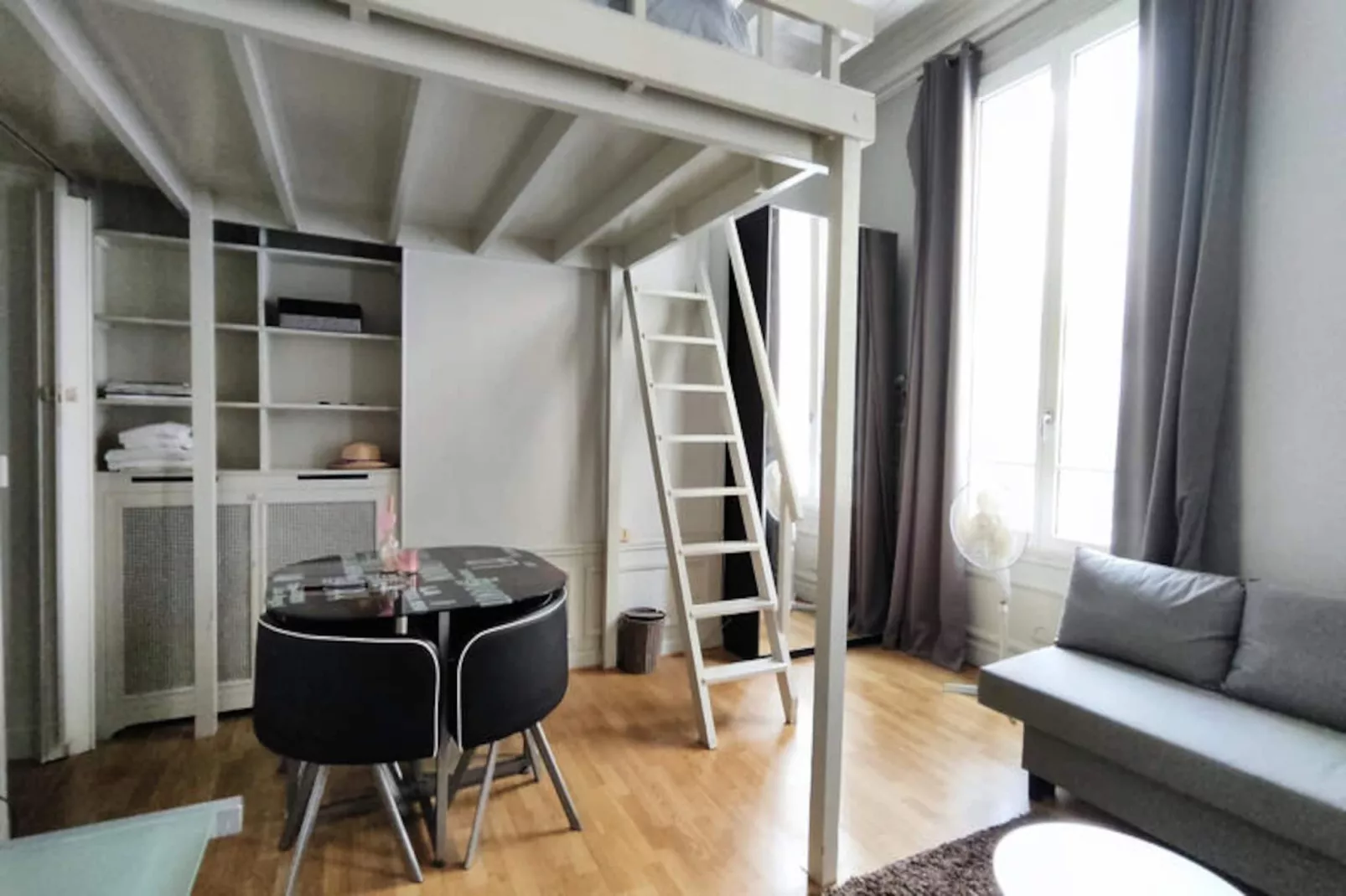 Studio à Paris-Untagged