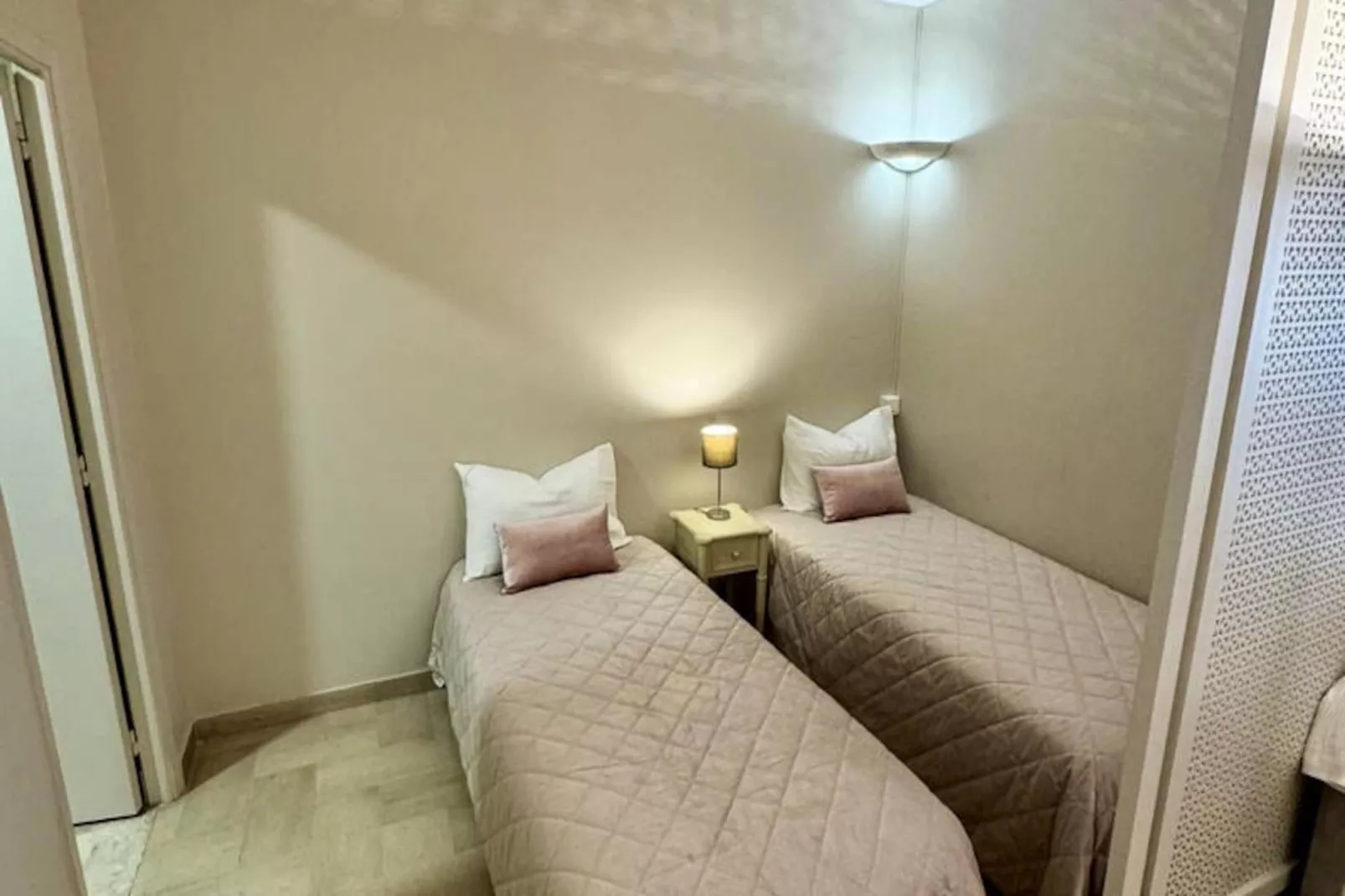 Studio à Cannes-Untagged