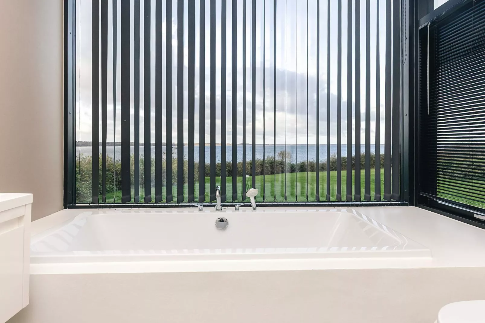 8 person holiday home in Ølsted-By Traum-Spa