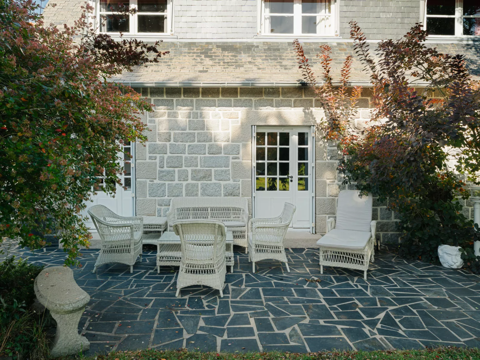 La Roche Blanche-Outside