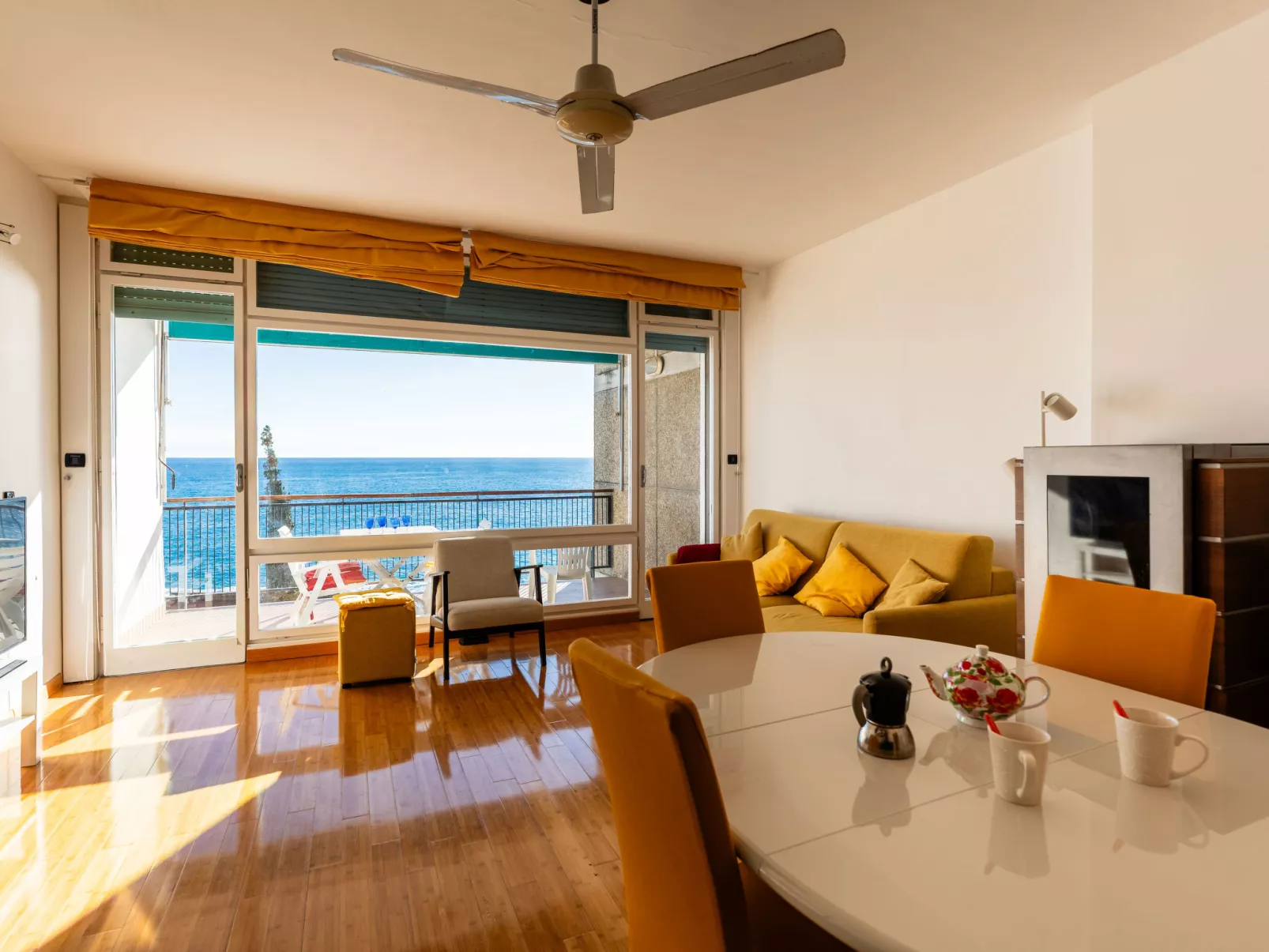 Capo Pino tra le Onde-Drinnen